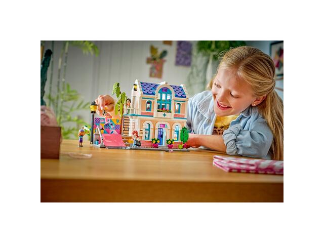 LEGO® Friends - Casa familiei lui Liann (42687)