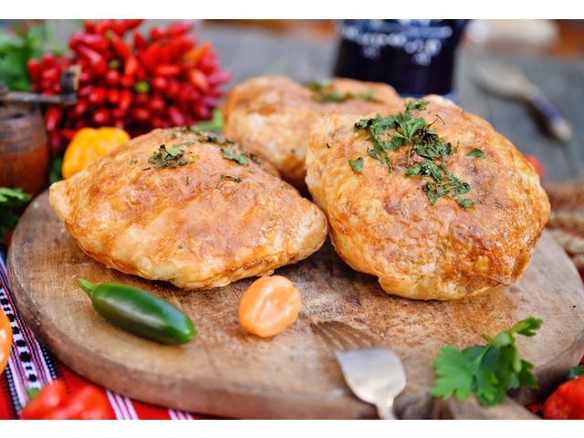 Placinta taraneasca cu sunca si cascaval 220g