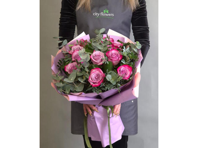 Buchet 11 trandafiri mov