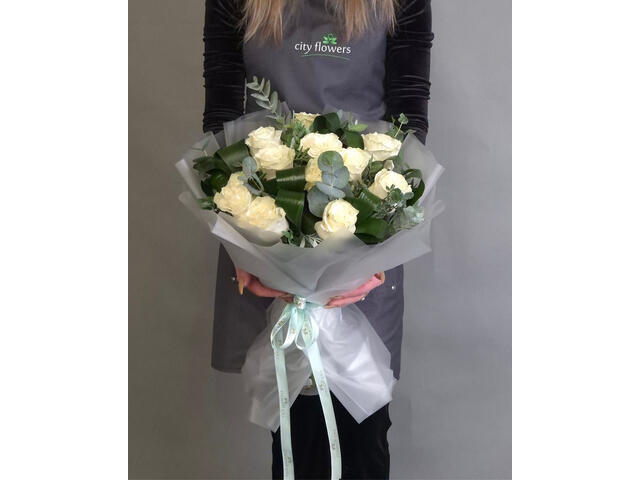 Buchet 11 trandafiri albi