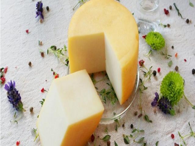 Zada cașcaval Horodnic afumat ≅ 500g