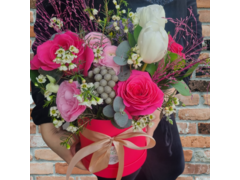 cutia cu flori alb si roz