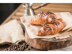 Croissant cu cacao si alune 77g