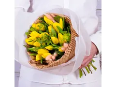 Buchet cu 19 lalele galbene