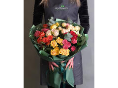 Buchet 11 minitrandafiri multicolori