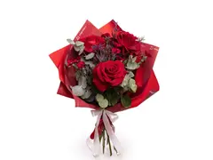 Buchet trandafiri roşii şi limonium MAG-3678