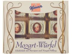 Ciocolata neagra umpluta cu marzipan si praline Mozart-Wurfel Manner 118 g