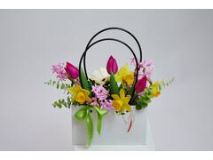 Geanta cu flori de primavara