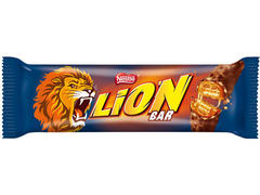 Baton cu caramel, napolitana, cereale & glazura de ciocolata Lion  42 g