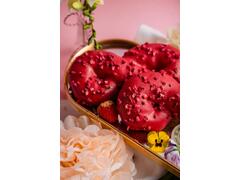 Mucenici glazurati cu insertie de capsuni 200g