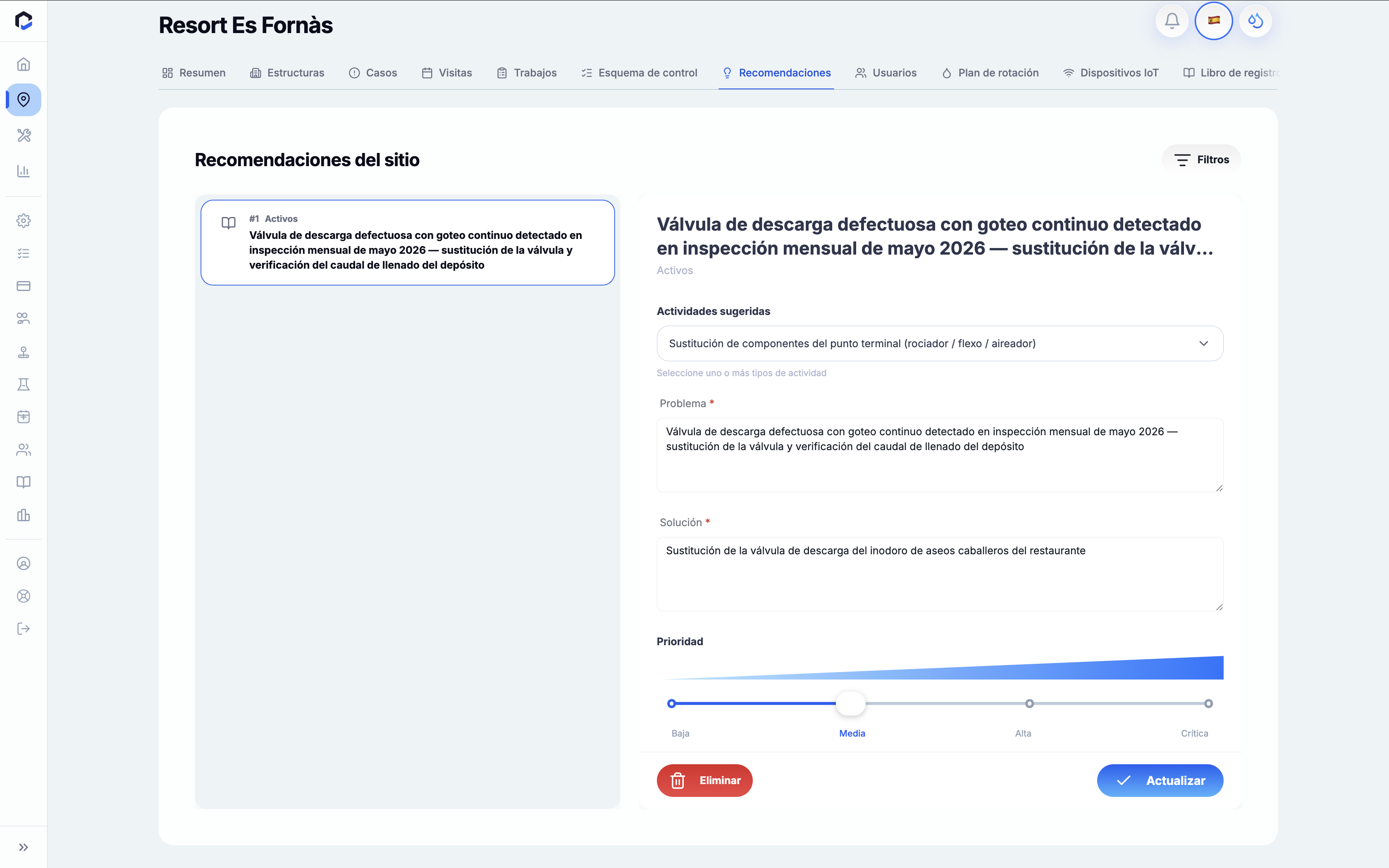 Recommendations screen for managing site issues at Resort Es Fornàs, featuring detailed problem and solution descriptions with editable priority level and options to delete or update the recommendation.