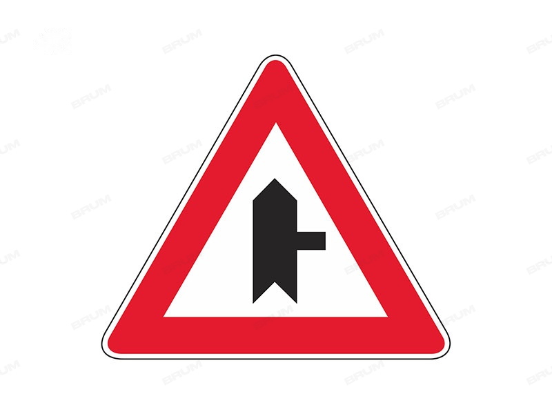 Il segnale raffigurato preannuncia che si incrocia a destra una strada di minore importanza