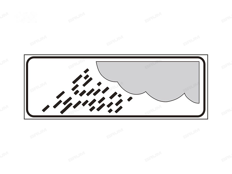 Il pannello integrativo raffigurato indica un tratto di strada pericoloso in caso di pioggia
