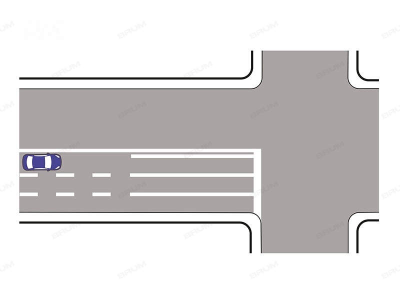 Tutte e tre le corsie rappresentate in figura consentono al conducente di proseguire dritto
