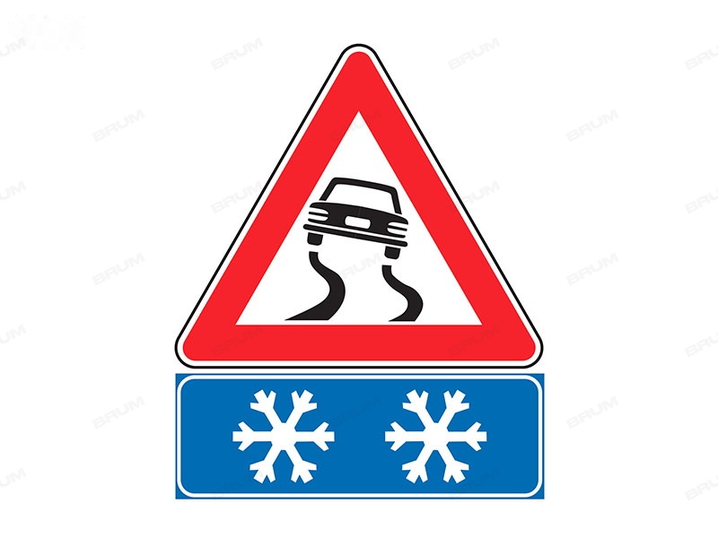 Il segnale raffigurato indica la possibilità di trovare un tratto di strada sdrucciolevole a causa di ghiaccio (916)