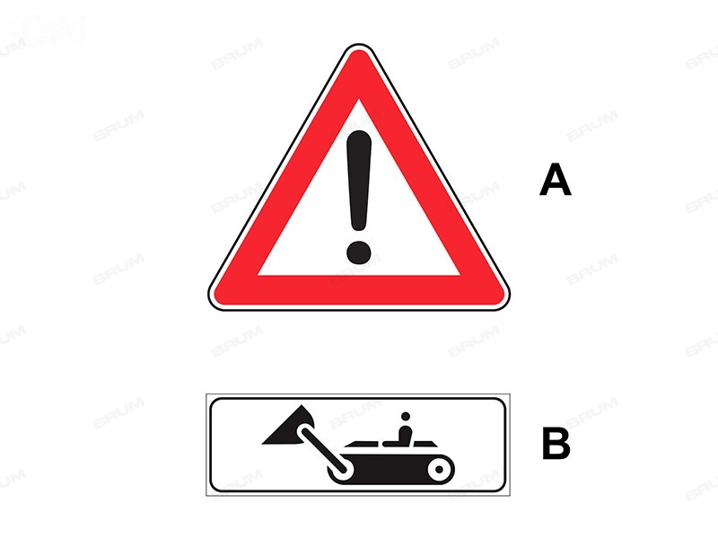 Il segnale (A), integrato con il pannello (B), preannuncia la presenza di veicoli militari in manovra  (922)