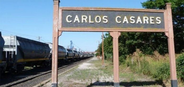 EN CARLOS CASARES LOS MAYORES DE 50 AÑOS YA PUEDAN SALIR A CAMINAR