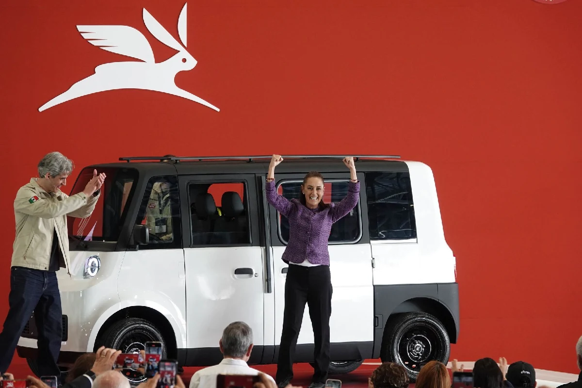Sheinbaum presenta el coche eléctrico Olinia