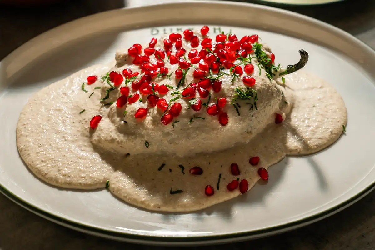 chile en nogada tradicional de dukkah