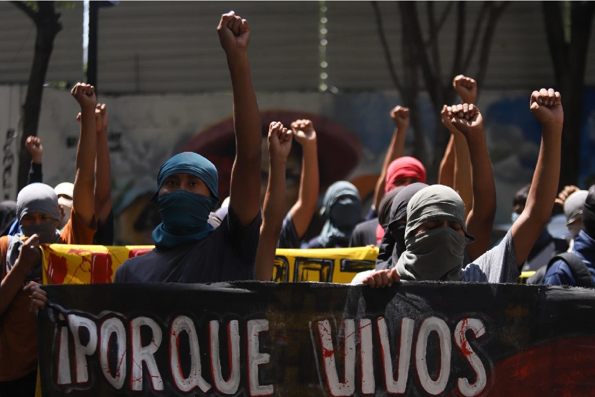 Normalistas de Ayotzinapa protestan en Guerrero a 12 años de la desaparición de los 43 estudiantes