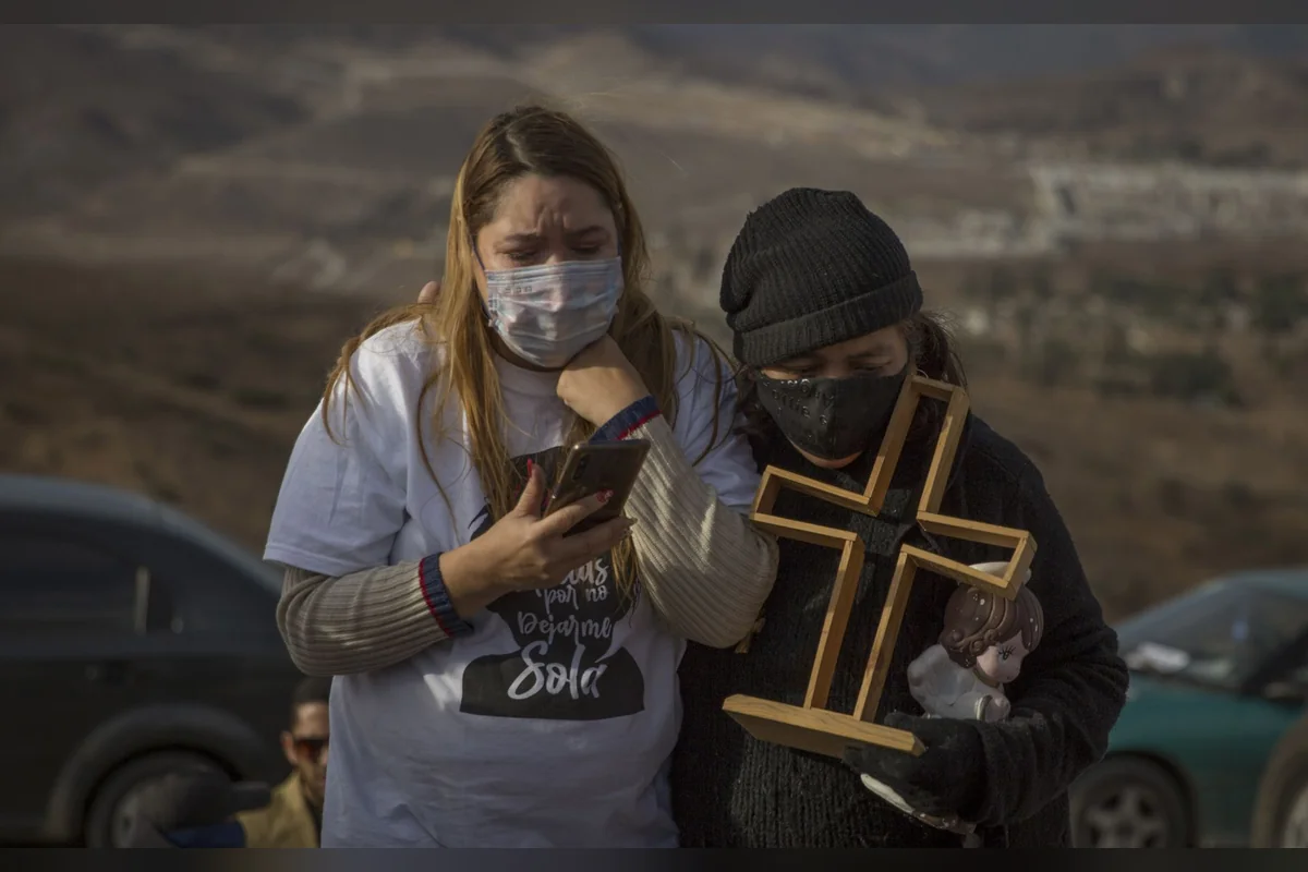 Desde hace seis años un grupo de mujeres y una religiosa dan un adiós digno a los infantes alcanzados por la violencia. Foto: Cuartoscuro.