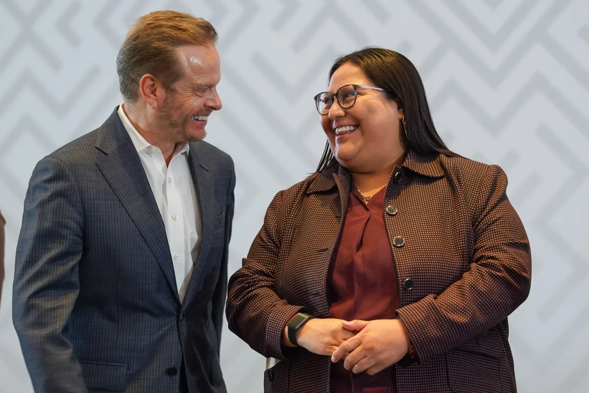 Citlalli Hernandez estuvo junto con Arturo Escobar, el coordinador político del PVEM, en una de las presentaciones de los coordinadores estatales de la Defensa de la Transformación y la Soberanía Nacional. Foto: Cuartoscuro.