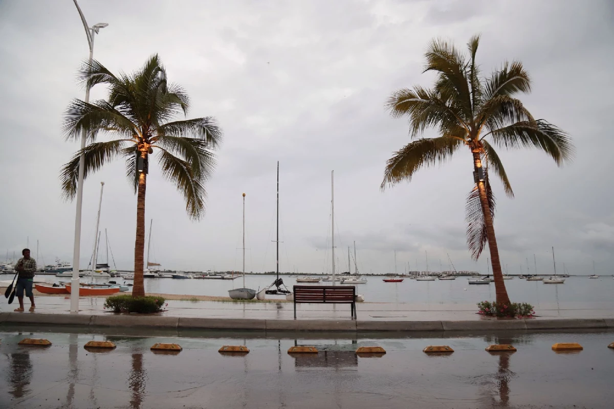 Depresión tropical 17-E amenaza con convertirse en huracán categoría 3 en Guerrero y Jalisco