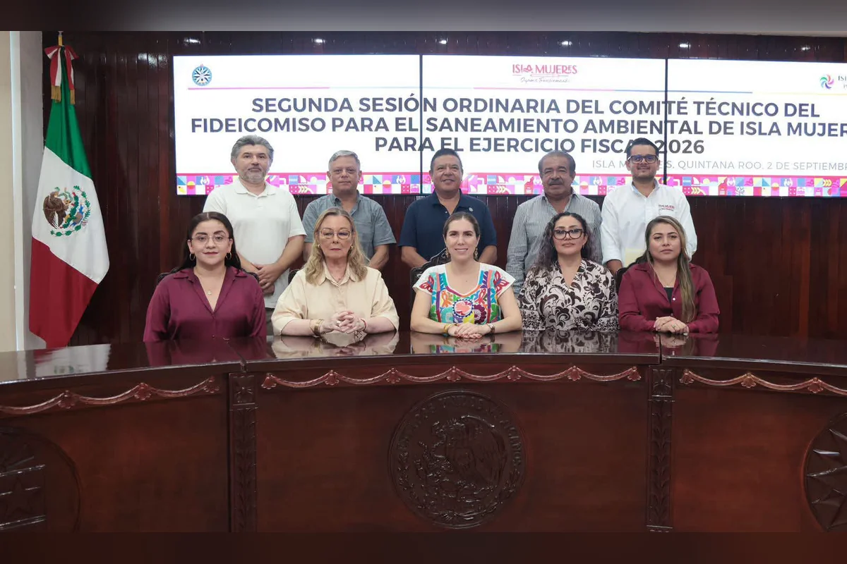 Representantes turísticos y autoridades del Ayuntamiento en Isla Mujeres se reunieron para establecer las bases para el uso de los recursos para el medio ambiente. Foto: Ayuntamiento Isla Mujeres.