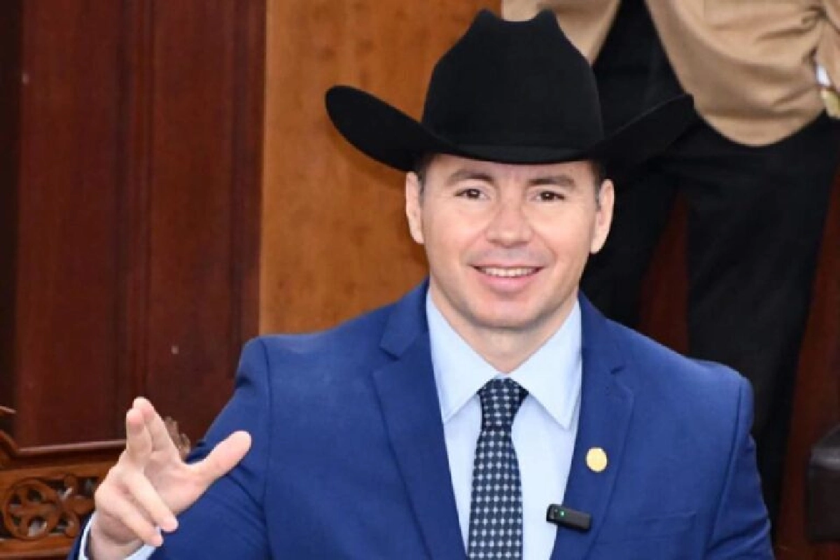 Tribunal Electoral devuelve su curul a Tony Flores en Coahuila; había sido suspendido por faltas