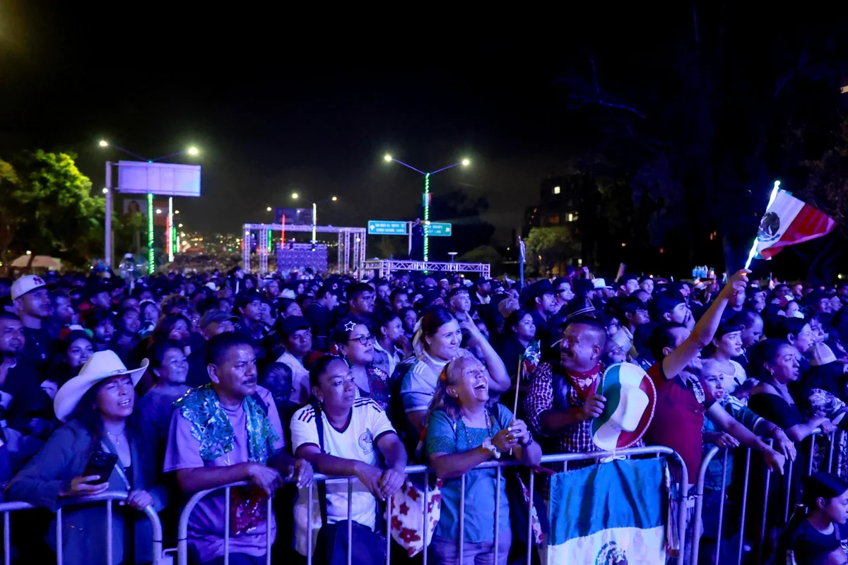 También en la Glorieta Hidalgo los ciudadanos disfrutaron de las Fiestas Patrias, con un concierto gratuito. Foto: Ayuntamiento de Tijuana.