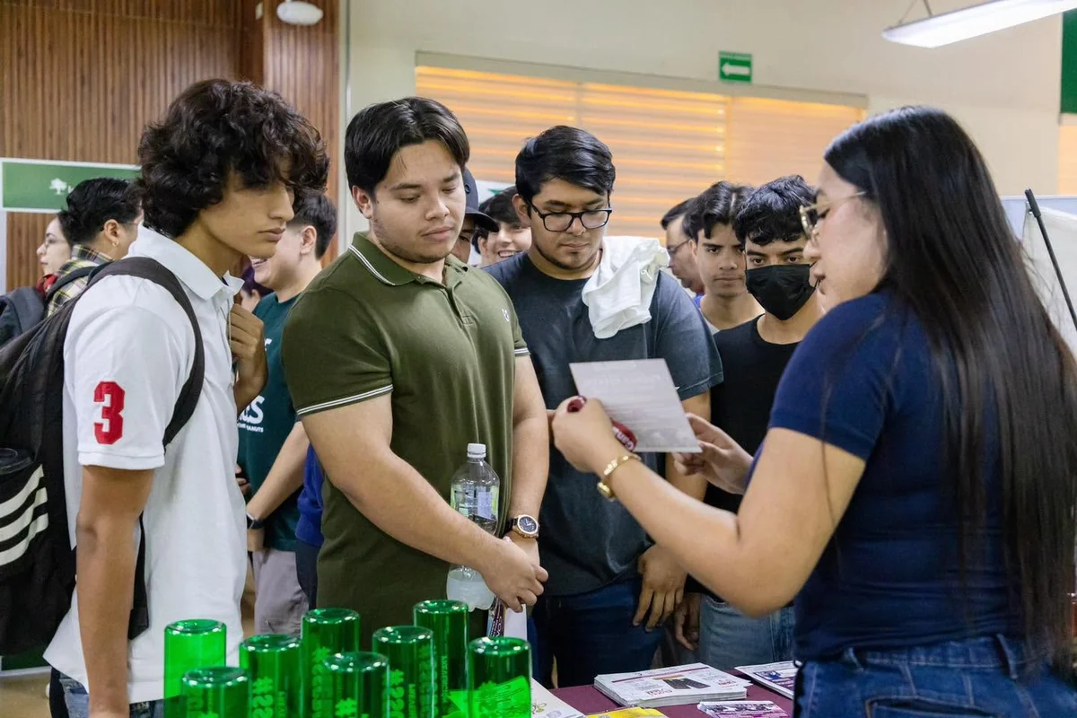 En Mexicali y Tijuana se llevom a cabo la feria del empleo para las juventudes, en donde unas 40 empresas ofrecieron mil 200 vacantes para cada municipio. Foto: Gobierno BC.