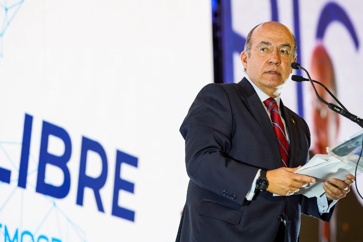 Calderón advierte que Morena lleva a México hacia una “nueva versión de la dictadura perfecta”