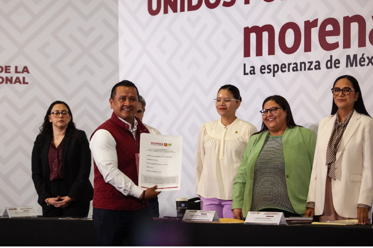 Morena elige a Carlos Torres Piña como coordinador en Michoacán