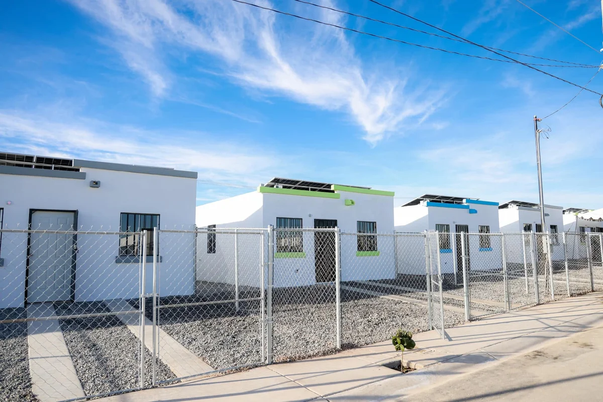 En Mexicali, el gobierno de Baja California estableció un plan de desarrollo habitacional para familias de escasos recursos. Foto: Gobierno BC.
