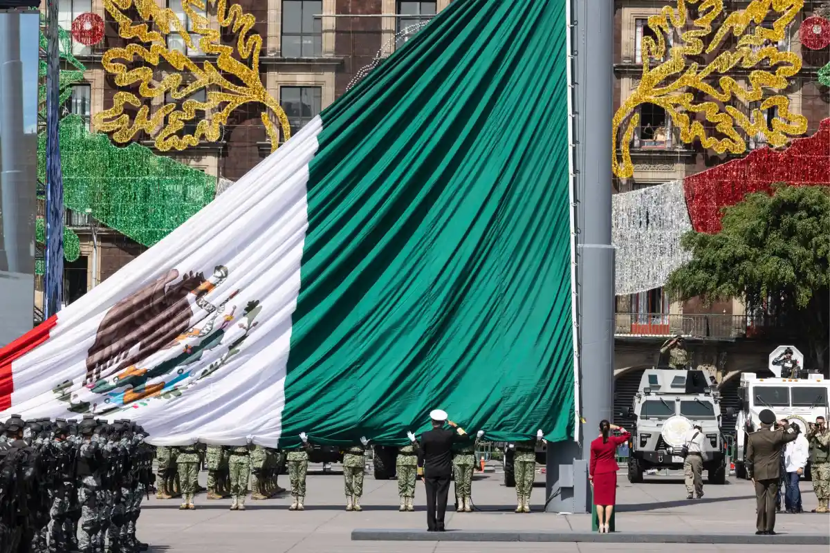 Arranca el Desfile Cívico-Militar por el 216 aniversario de la Independencia de México