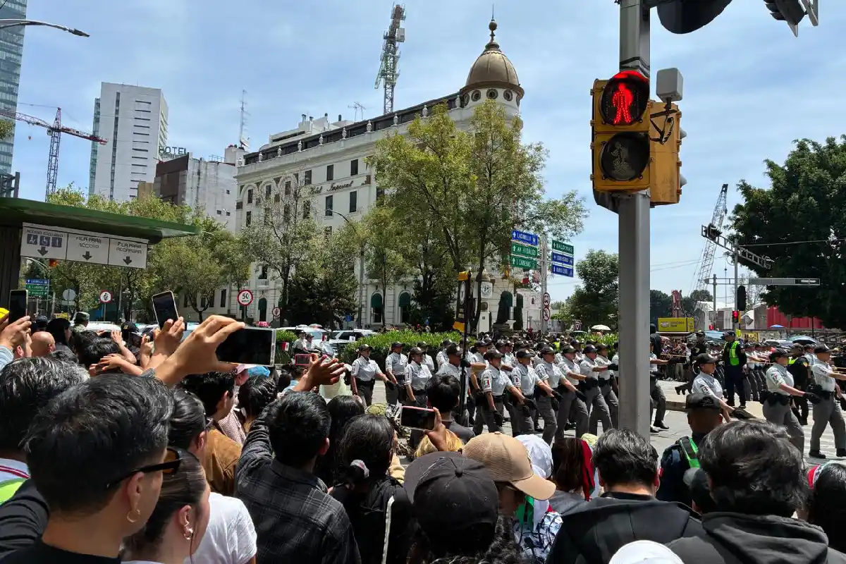 Arranca el Desfile Cívico-Militar por el 216 aniversario de la Independencia de México