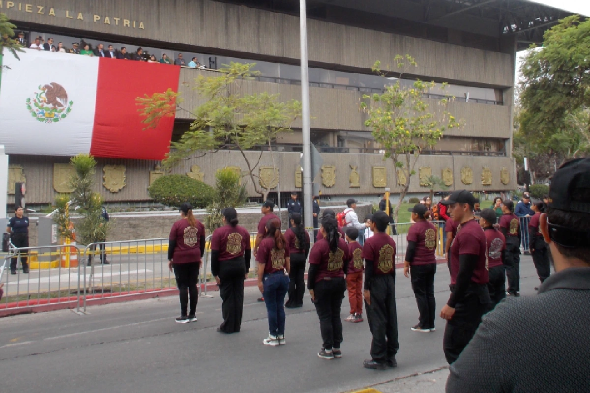 En el desfile participaron grupos estudiantiles, escuelas, bandas de guerra y otras organizaciones.