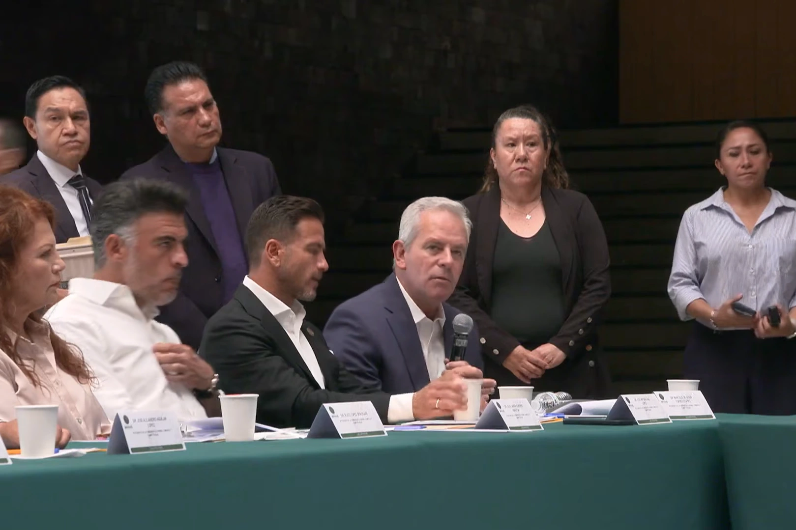 Avanza “ley antimemes” en comisiones de San Lázaro