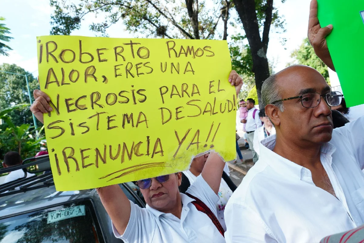 Marchan en Veracruz por desabasto de medicamentos