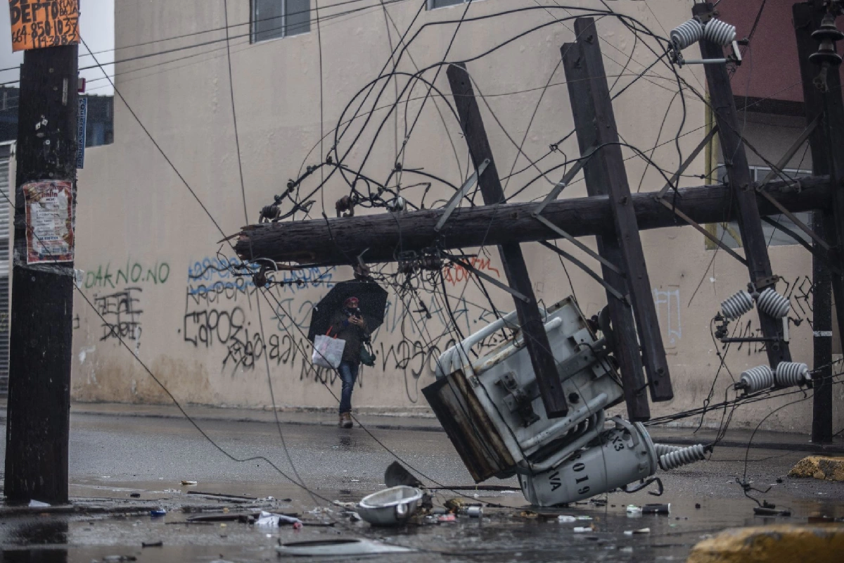 Los apagones en Tijuana han afectado a hogares, escuelas y también a la industria, en medio de altas temperaturas.