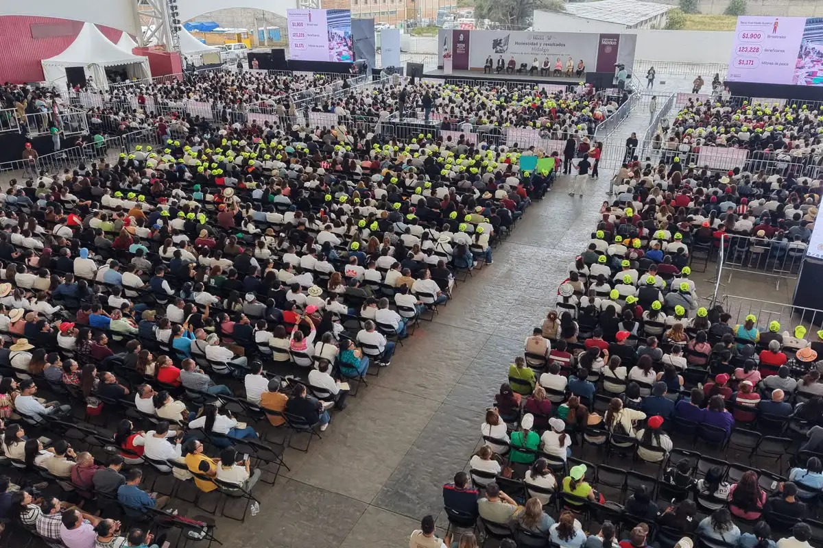 Normalistas protestan en evento de Sheinbaum en Hidalgo; exigen instalaciones dignas