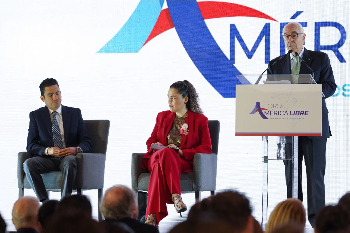 Sheinbaum sobre Calderón en Foro América Libre: “Sería una joya el espurio hablando de democracia”