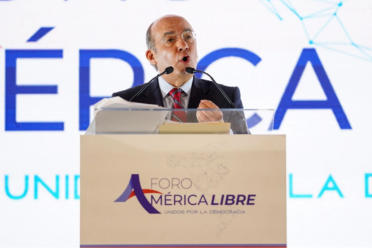 Sheinbaum sobre Calderón en Foro América Libre: “Sería una joya el espurio hablando de democracia”