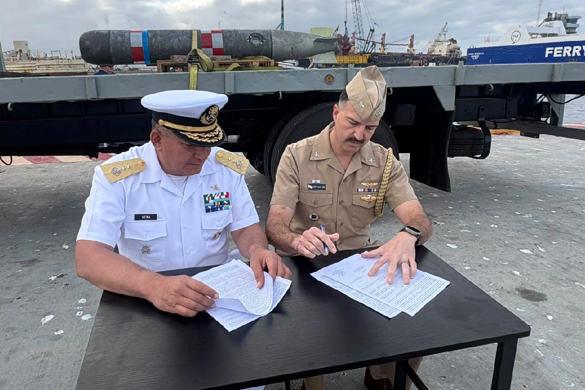 La Semar entregó el torpedo a la Armada de EU.