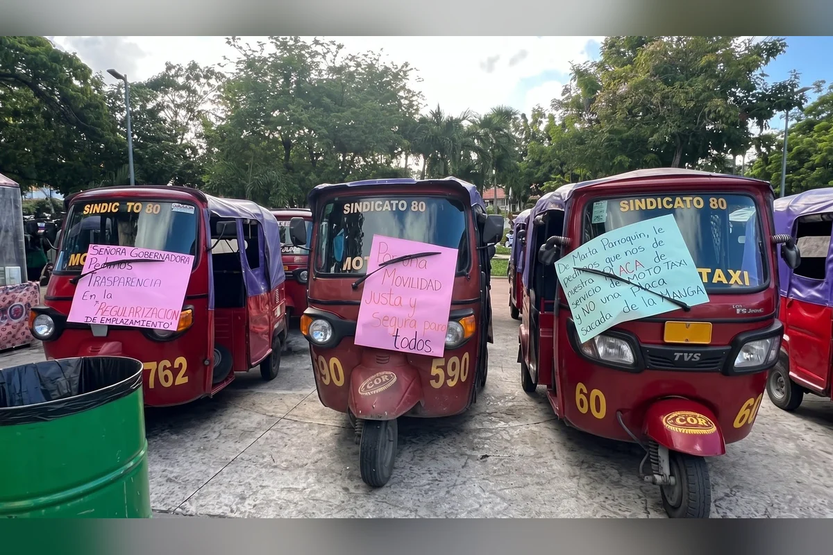 Los conductores de los mototaxis se han manifestado en diversas ocasiones en Cancún para denunciar la violencia que sufren y exigir su reconocimiento oficial. Foto: Especial.