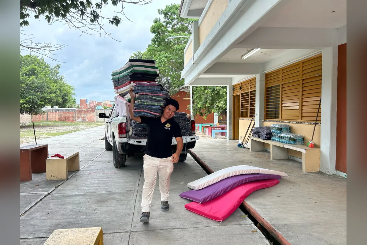 Personal de Protección Civil y de servicios municipales hicieron un ensayo de cómo enfrentarían la emergencia en Cancún. Foto: Gobierno Benito Juárez.