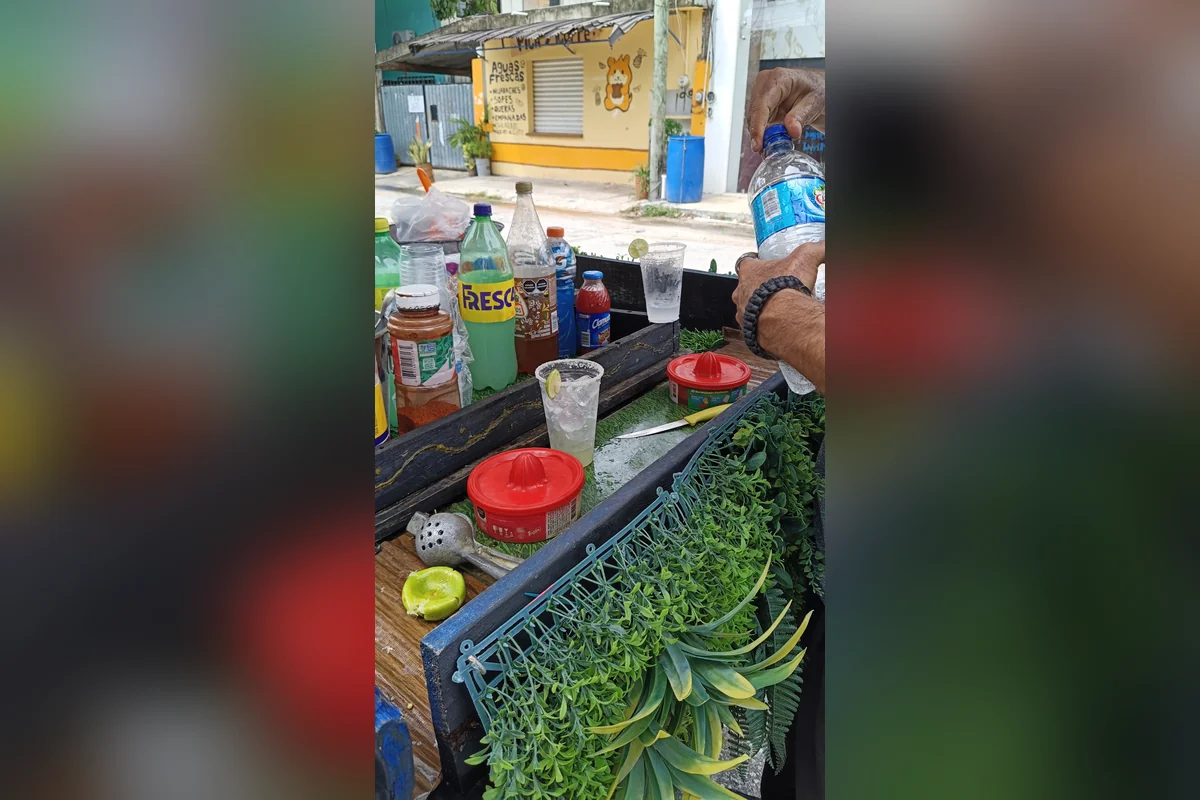 Comerciantes ambulantes también han resentido la baja del turismo en Tulúm. Foto: Handel Aguilar.
