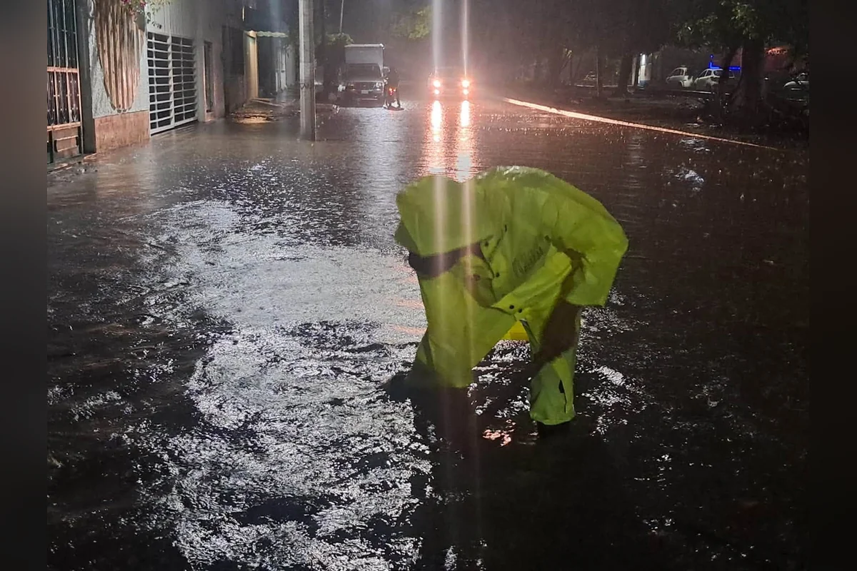 Aunque los servicios urbanos actúan rápido, el solo hecho de quedar atrapado por una inundación puede convertirse en un fastidio. Foto: Gobierno Benito Juárez.