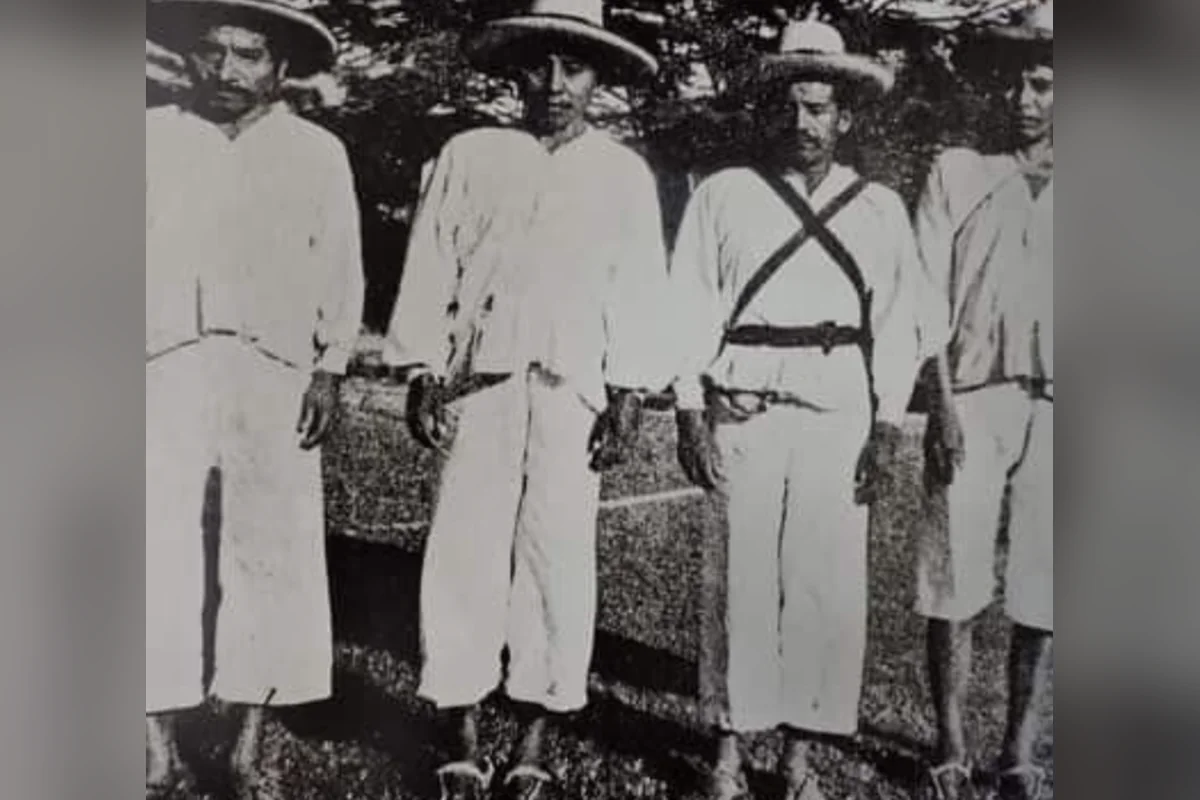 Aunque esta vez no hubo armas, los habitantes de maya se opusieron a que el Gobierno federal les impusiera una orden que alteraba su tradiciones. Foto: Especial.
