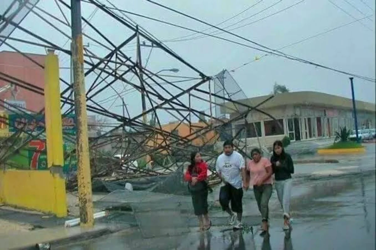 Para donde voltearas el escenario era el mismo destrucción por vientos cercanos a los 300 kilómetros por hora. Foto: Especial.